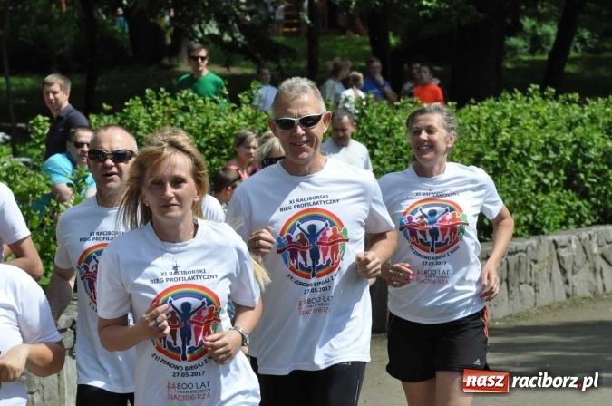 Zdjęcie w galerii na portalu naszraciborz.pl: Pół tysiąca dzieci i młodzieży na XI Biegu Profilaktycznym w parku im. Miasta Roth wiadomości z regionu