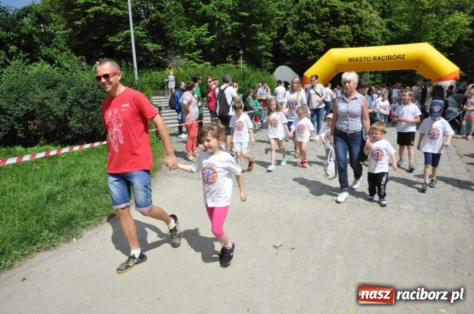 Zdjęcie w galerii na portalu naszraciborz.pl: Pół tysiąca dzieci i młodzieży na XI Biegu Profilaktycznym w parku im. Miasta Roth wiadomości z regionu