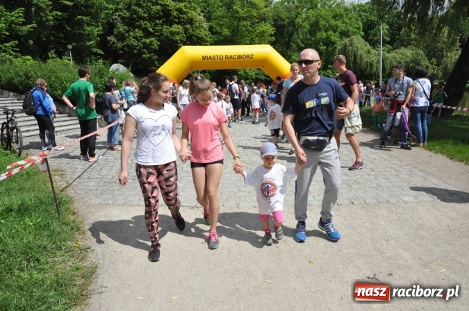 Zdjęcie w galerii na portalu naszraciborz.pl: Pół tysiąca dzieci i młodzieży na XI Biegu Profilaktycznym w parku im. Miasta Roth wiadomości z regionu
