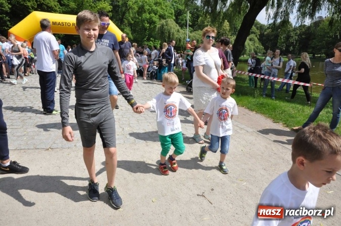 Zdjęcie w galerii na portalu naszraciborz.pl: Pół tysiąca dzieci i młodzieży na XI Biegu Profilaktycznym w parku im. Miasta Roth wiadomości z regionu