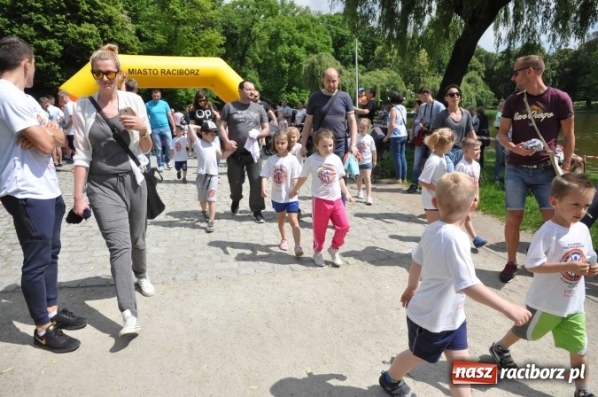 Zdjęcie w galerii na portalu naszraciborz.pl: Pół tysiąca dzieci i młodzieży na XI Biegu Profilaktycznym w parku im. Miasta Roth wiadomości z regionu