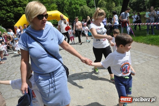 Zdjęcie w galerii na portalu naszraciborz.pl: Pół tysiąca dzieci i młodzieży na XI Biegu Profilaktycznym w parku im. Miasta Roth wiadomości z regionu