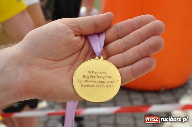 Zdjęcie w galerii na portalu naszraciborz.pl: Pół tysiąca dzieci i młodzieży na XI Biegu Profilaktycznym w parku im. Miasta Roth wiadomości z regionu