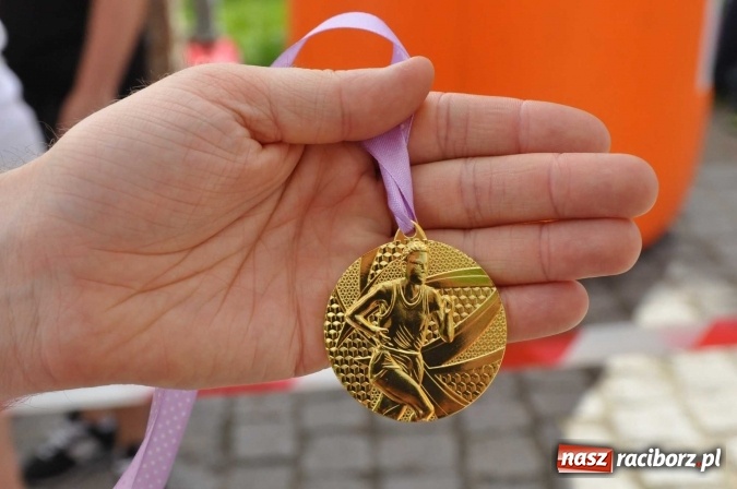 Zdjęcie w galerii na portalu naszraciborz.pl: Pół tysiąca dzieci i młodzieży na XI Biegu Profilaktycznym w parku im. Miasta Roth wiadomości z regionu
