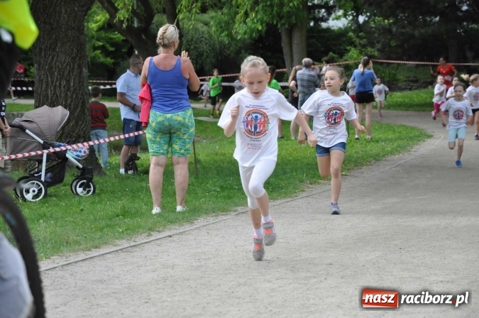 Zdjęcie w galerii na portalu naszraciborz.pl: Pół tysiąca dzieci i młodzieży na XI Biegu Profilaktycznym w parku im. Miasta Roth wiadomości z regionu