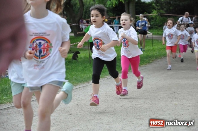 Zdjęcie w galerii na portalu naszraciborz.pl: Pół tysiąca dzieci i młodzieży na XI Biegu Profilaktycznym w parku im. Miasta Roth wiadomości z regionu