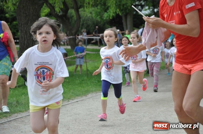 Zdjęcie w galerii na portalu naszraciborz.pl: Pół tysiąca dzieci i młodzieży na XI Biegu Profilaktycznym w parku im. Miasta Roth wiadomości z regionu