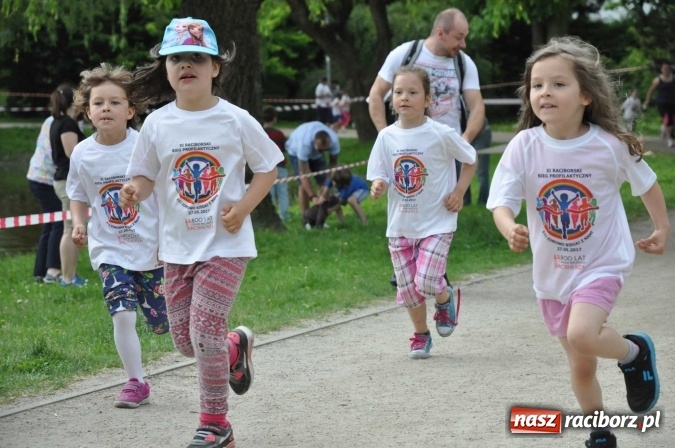 Zdjęcie w galerii na portalu naszraciborz.pl: Pół tysiąca dzieci i młodzieży na XI Biegu Profilaktycznym w parku im. Miasta Roth wiadomości z regionu