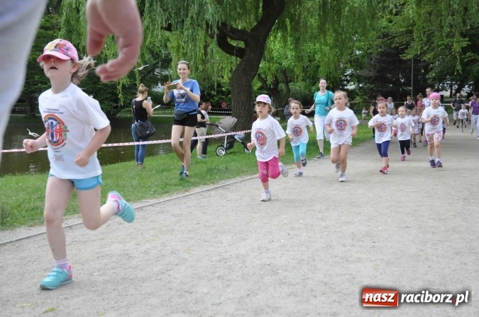 Zdjęcie w galerii na portalu naszraciborz.pl: Pół tysiąca dzieci i młodzieży na XI Biegu Profilaktycznym w parku im. Miasta Roth wiadomości z regionu