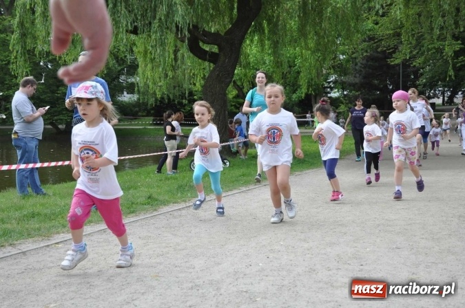 Zdjęcie w galerii na portalu naszraciborz.pl: Pół tysiąca dzieci i młodzieży na XI Biegu Profilaktycznym w parku im. Miasta Roth wiadomości z regionu