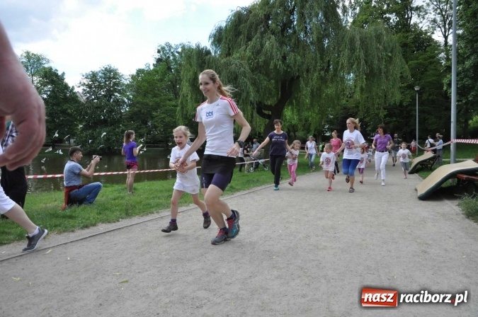 Zdjęcie w galerii na portalu naszraciborz.pl: Pół tysiąca dzieci i młodzieży na XI Biegu Profilaktycznym w parku im. Miasta Roth wiadomości z regionu
