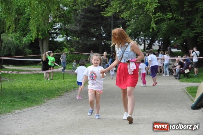 Zdjęcie w galerii na portalu naszraciborz.pl: Pół tysiąca dzieci i młodzieży na XI Biegu Profilaktycznym w parku im. Miasta Roth wiadomości z regionu
