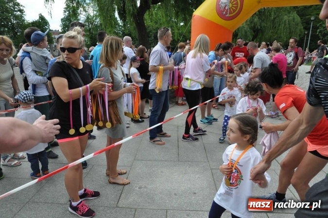 Zdjęcie w galerii na portalu naszraciborz.pl: Pół tysiąca dzieci i młodzieży na XI Biegu Profilaktycznym w parku im. Miasta Roth wiadomości z regionu