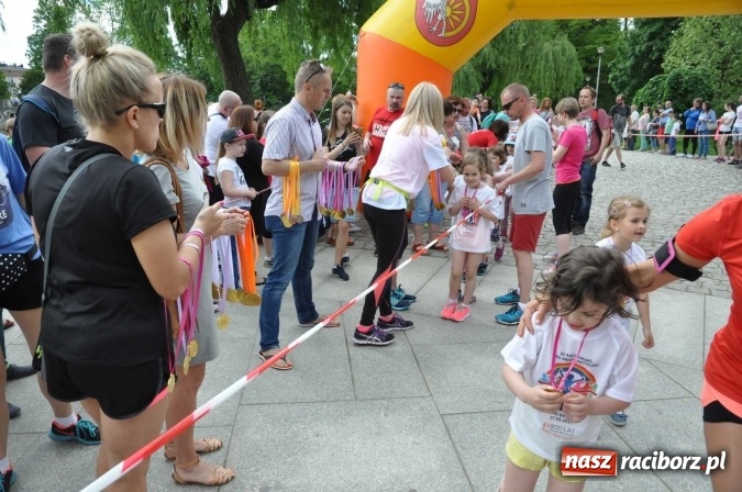 Zdjęcie w galerii na portalu naszraciborz.pl: Pół tysiąca dzieci i młodzieży na XI Biegu Profilaktycznym w parku im. Miasta Roth wiadomości z regionu