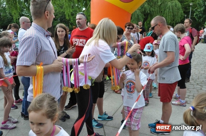 Zdjęcie w galerii na portalu naszraciborz.pl: Pół tysiąca dzieci i młodzieży na XI Biegu Profilaktycznym w parku im. Miasta Roth wiadomości z regionu