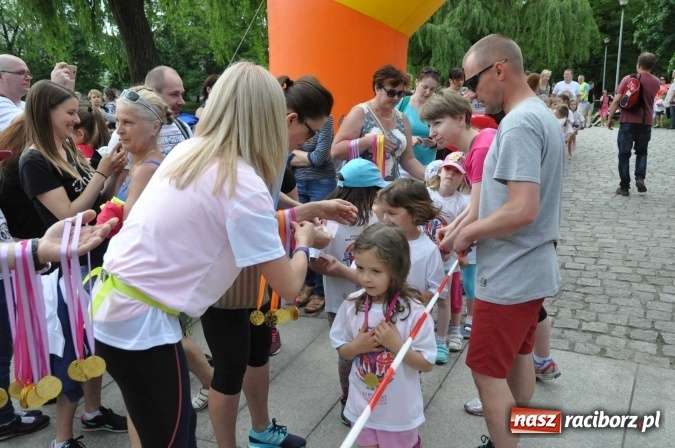 Zdjęcie w galerii na portalu naszraciborz.pl: Pół tysiąca dzieci i młodzieży na XI Biegu Profilaktycznym w parku im. Miasta Roth wiadomości z regionu