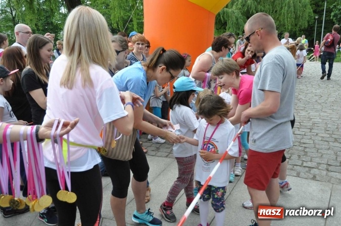 Zdjęcie w galerii na portalu naszraciborz.pl: Pół tysiąca dzieci i młodzieży na XI Biegu Profilaktycznym w parku im. Miasta Roth wiadomości z regionu