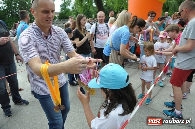 Zdjęcie w galerii na portalu naszraciborz.pl: Pół tysiąca dzieci i młodzieży na XI Biegu Profilaktycznym w parku im. Miasta Roth wiadomości z regionu