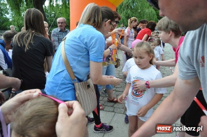 Zdjęcie w galerii na portalu naszraciborz.pl: Pół tysiąca dzieci i młodzieży na XI Biegu Profilaktycznym w parku im. Miasta Roth wiadomości z regionu