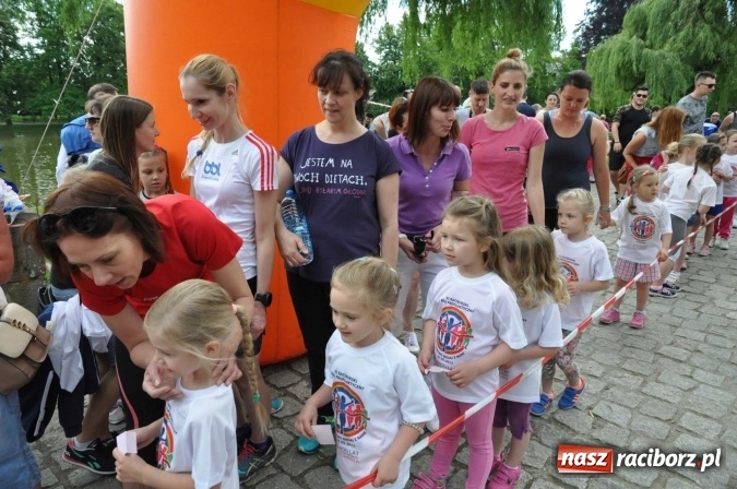 Zdjęcie w galerii na portalu naszraciborz.pl: Pół tysiąca dzieci i młodzieży na XI Biegu Profilaktycznym w parku im. Miasta Roth wiadomości z regionu