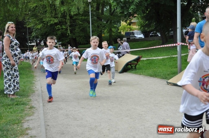 Zdjęcie w galerii na portalu naszraciborz.pl: Pół tysiąca dzieci i młodzieży na XI Biegu Profilaktycznym w parku im. Miasta Roth wiadomości z regionu