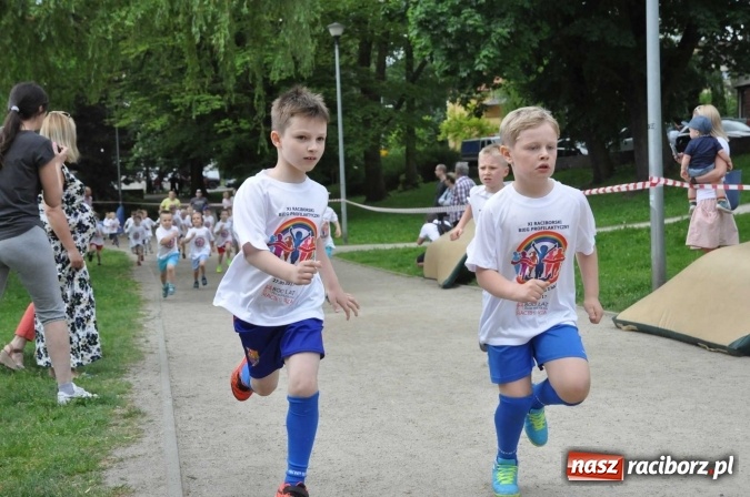 Zdjęcie w galerii na portalu naszraciborz.pl: Pół tysiąca dzieci i młodzieży na XI Biegu Profilaktycznym w parku im. Miasta Roth wiadomości z regionu