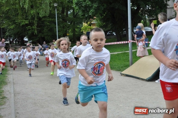 Zdjęcie w galerii na portalu naszraciborz.pl: Pół tysiąca dzieci i młodzieży na XI Biegu Profilaktycznym w parku im. Miasta Roth wiadomości z regionu