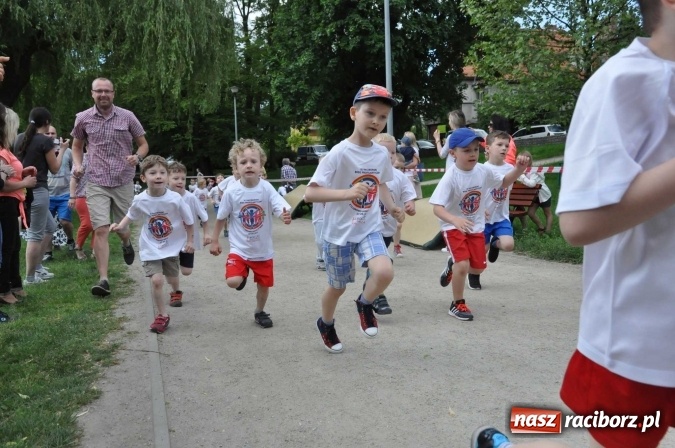 Zdjęcie w galerii na portalu naszraciborz.pl: Pół tysiąca dzieci i młodzieży na XI Biegu Profilaktycznym w parku im. Miasta Roth wiadomości z regionu