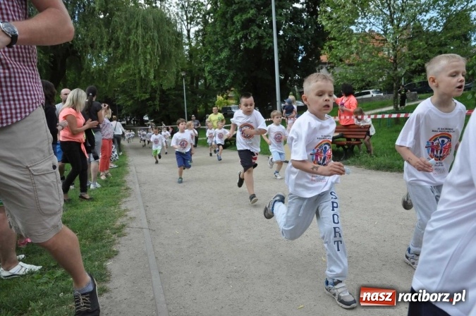 Zdjęcie w galerii na portalu naszraciborz.pl: Pół tysiąca dzieci i młodzieży na XI Biegu Profilaktycznym w parku im. Miasta Roth wiadomości z regionu