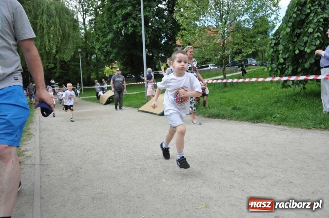 Zdjęcie w galerii na portalu naszraciborz.pl: Pół tysiąca dzieci i młodzieży na XI Biegu Profilaktycznym w parku im. Miasta Roth wiadomości z regionu