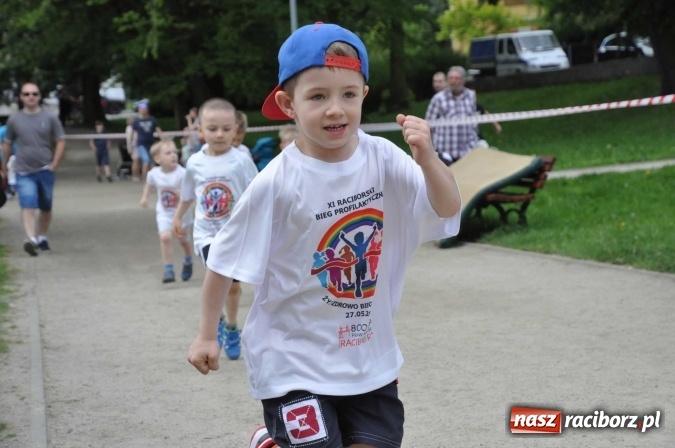 Zdjęcie w galerii na portalu naszraciborz.pl: Pół tysiąca dzieci i młodzieży na XI Biegu Profilaktycznym w parku im. Miasta Roth wiadomości z regionu