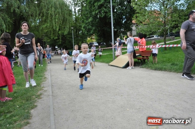 Zdjęcie w galerii na portalu naszraciborz.pl: Pół tysiąca dzieci i młodzieży na XI Biegu Profilaktycznym w parku im. Miasta Roth wiadomości z regionu