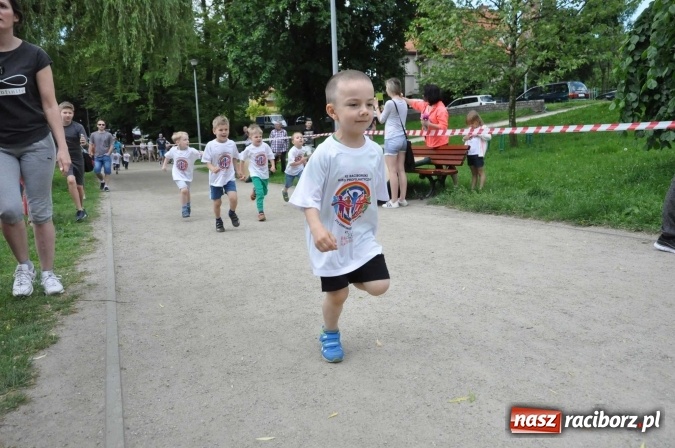 Zdjęcie w galerii na portalu naszraciborz.pl: Pół tysiąca dzieci i młodzieży na XI Biegu Profilaktycznym w parku im. Miasta Roth wiadomości z regionu