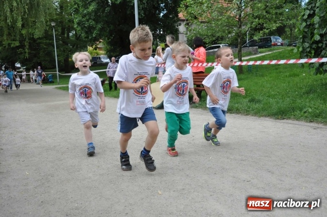 Zdjęcie w galerii na portalu naszraciborz.pl: Pół tysiąca dzieci i młodzieży na XI Biegu Profilaktycznym w parku im. Miasta Roth wiadomości z regionu