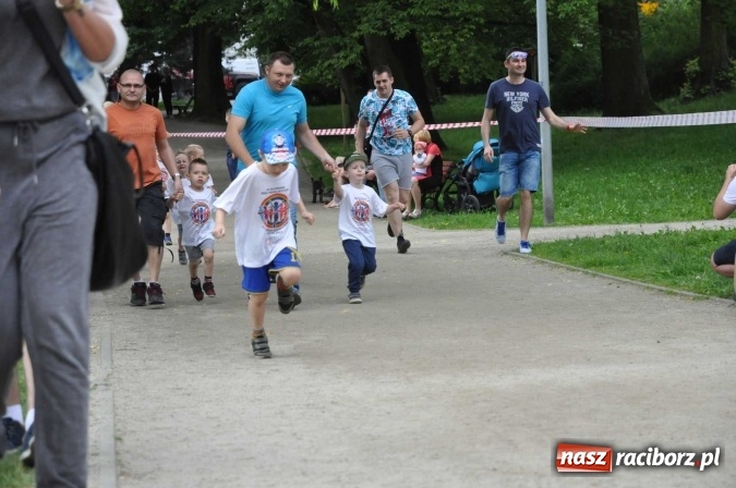 Zdjęcie w galerii na portalu naszraciborz.pl: Pół tysiąca dzieci i młodzieży na XI Biegu Profilaktycznym w parku im. Miasta Roth wiadomości z regionu