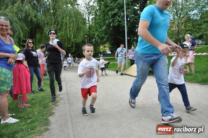 Zdjęcie w galerii na portalu naszraciborz.pl: Pół tysiąca dzieci i młodzieży na XI Biegu Profilaktycznym w parku im. Miasta Roth wiadomości z regionu