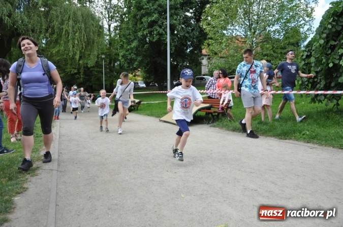 Zdjęcie w galerii na portalu naszraciborz.pl: Pół tysiąca dzieci i młodzieży na XI Biegu Profilaktycznym w parku im. Miasta Roth wiadomości z regionu