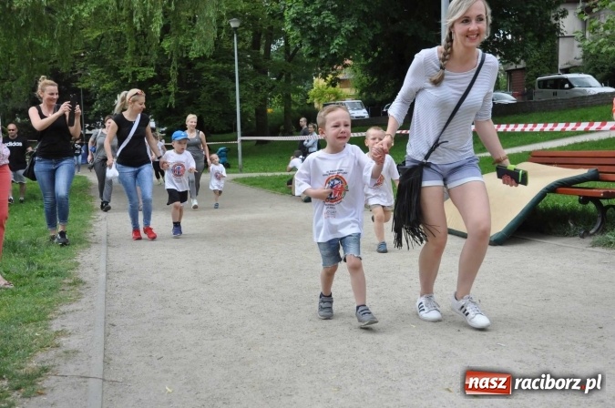 Zdjęcie w galerii na portalu naszraciborz.pl: Pół tysiąca dzieci i młodzieży na XI Biegu Profilaktycznym w parku im. Miasta Roth wiadomości z regionu