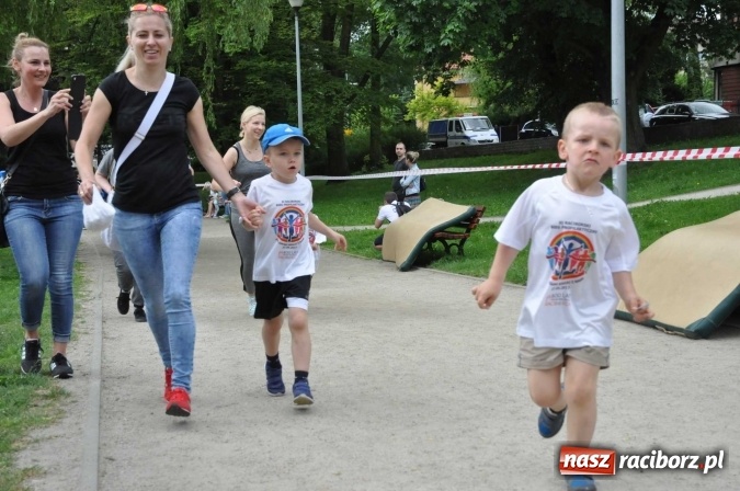Zdjęcie w galerii na portalu naszraciborz.pl: Pół tysiąca dzieci i młodzieży na XI Biegu Profilaktycznym w parku im. Miasta Roth wiadomości z regionu