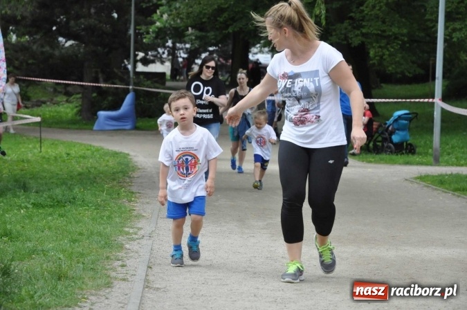 Zdjęcie w galerii na portalu naszraciborz.pl: Pół tysiąca dzieci i młodzieży na XI Biegu Profilaktycznym w parku im. Miasta Roth wiadomości z regionu