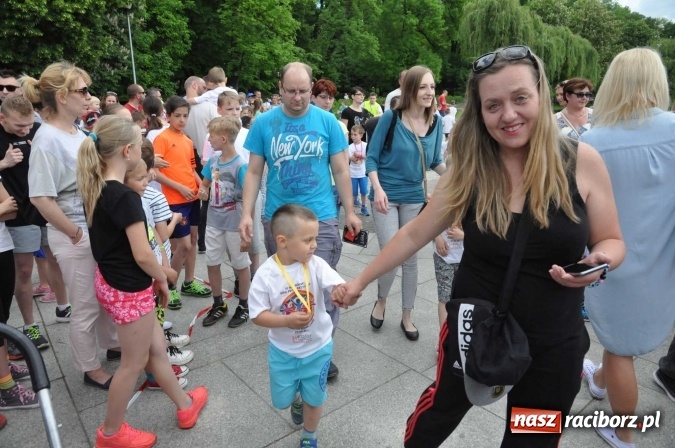 Zdjęcie w galerii na portalu naszraciborz.pl: Pół tysiąca dzieci i młodzieży na XI Biegu Profilaktycznym w parku im. Miasta Roth wiadomości z regionu