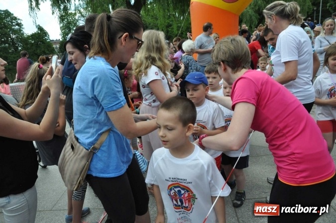 Zdjęcie w galerii na portalu naszraciborz.pl: Pół tysiąca dzieci i młodzieży na XI Biegu Profilaktycznym w parku im. Miasta Roth wiadomości z regionu