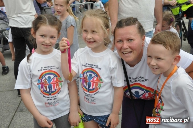 Zdjęcie w galerii na portalu naszraciborz.pl: Pół tysiąca dzieci i młodzieży na XI Biegu Profilaktycznym w parku im. Miasta Roth wiadomości z regionu