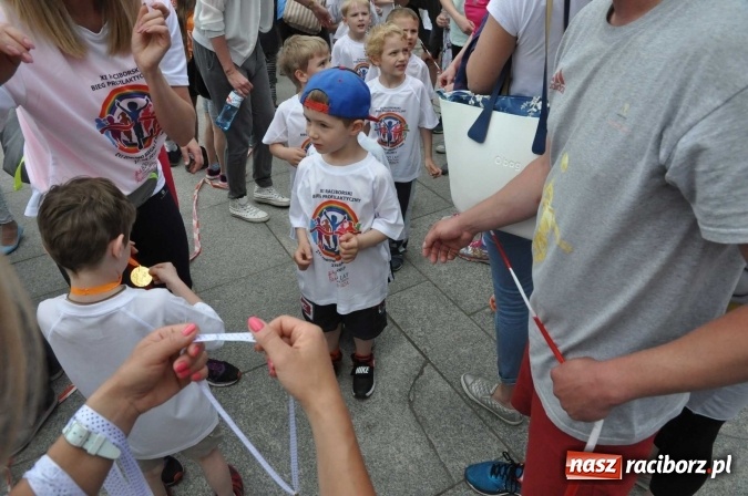Zdjęcie w galerii na portalu naszraciborz.pl: Pół tysiąca dzieci i młodzieży na XI Biegu Profilaktycznym w parku im. Miasta Roth wiadomości z regionu