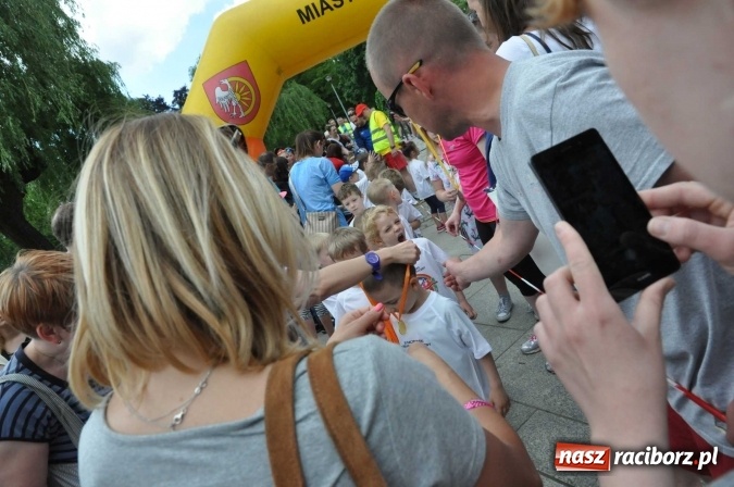 Zdjęcie w galerii na portalu naszraciborz.pl: Pół tysiąca dzieci i młodzieży na XI Biegu Profilaktycznym w parku im. Miasta Roth wiadomości z regionu