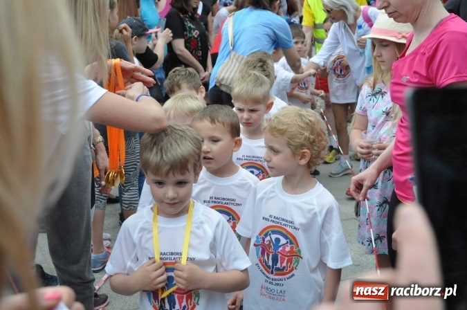 Zdjęcie w galerii na portalu naszraciborz.pl: Pół tysiąca dzieci i młodzieży na XI Biegu Profilaktycznym w parku im. Miasta Roth wiadomości z regionu
