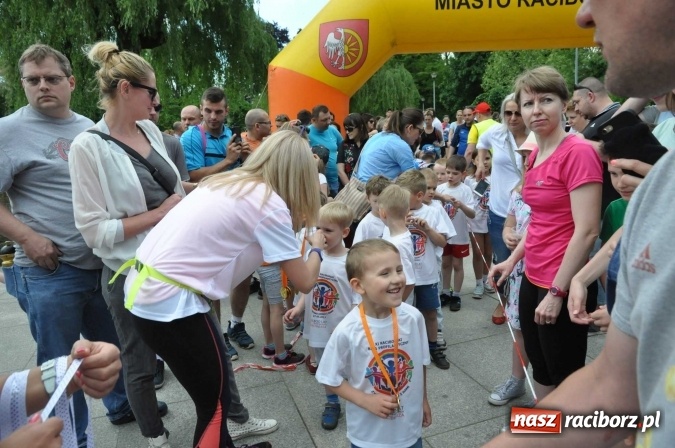 Zdjęcie w galerii na portalu naszraciborz.pl: Pół tysiąca dzieci i młodzieży na XI Biegu Profilaktycznym w parku im. Miasta Roth wiadomości z regionu