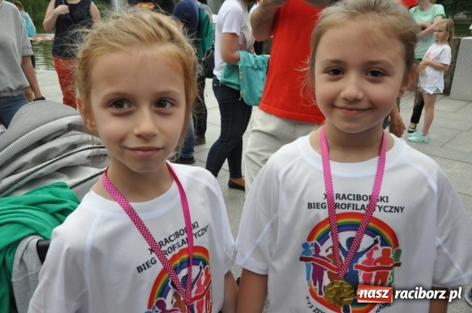 Zdjęcie w galerii na portalu naszraciborz.pl: Pół tysiąca dzieci i młodzieży na XI Biegu Profilaktycznym w parku im. Miasta Roth wiadomości z regionu