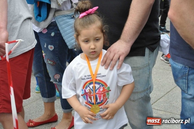 Zdjęcie w galerii na portalu naszraciborz.pl: Pół tysiąca dzieci i młodzieży na XI Biegu Profilaktycznym w parku im. Miasta Roth wiadomości z regionu