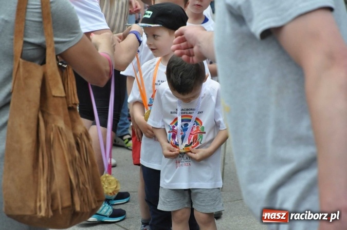 Zdjęcie w galerii na portalu naszraciborz.pl: Pół tysiąca dzieci i młodzieży na XI Biegu Profilaktycznym w parku im. Miasta Roth wiadomości z regionu